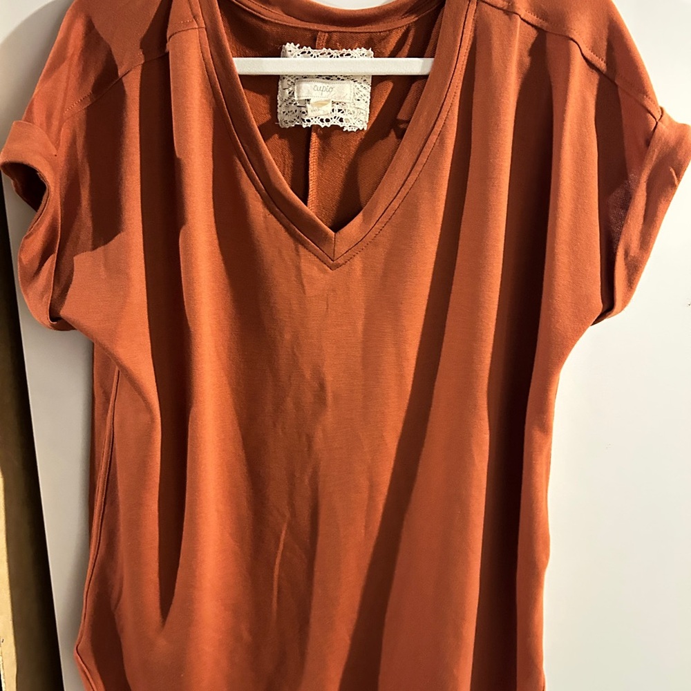 Cupio Rust V-Neck Short Sleeve Tee